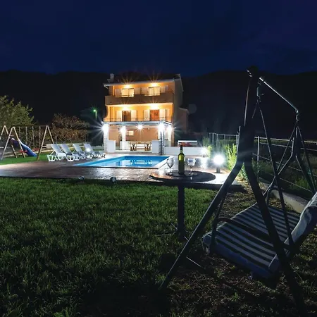 Lovely In Donja Lejlighed
