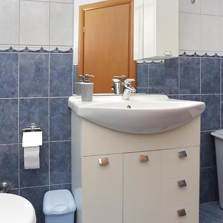 Three-bedroom In Donja Ostrvica