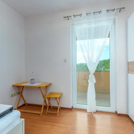 Three-bedroom In Donja * Ostrvica