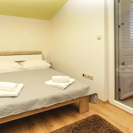 Three-bedroom In Donja * Ostrvica