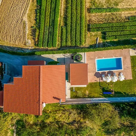 Three-bedroom In Donja *