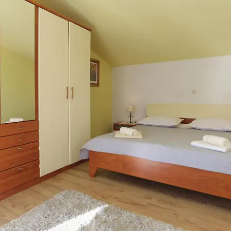 Three-bedroom In Donja Ostrvica