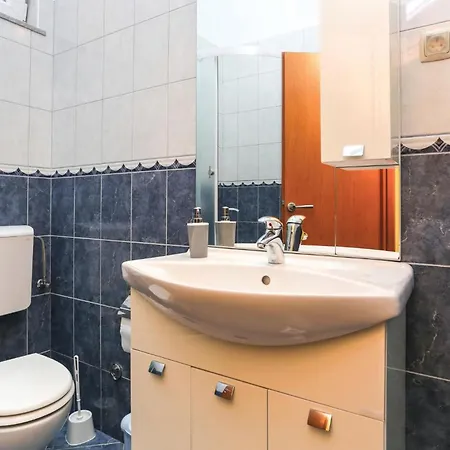 Three-bedroom In Donja Διαμέρισμα