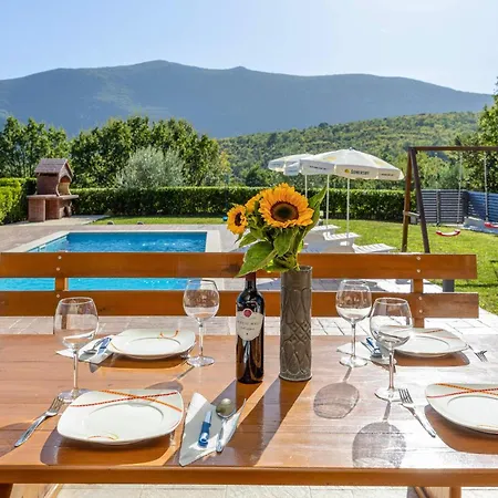 Three-bedroom In Donja Ostrvica